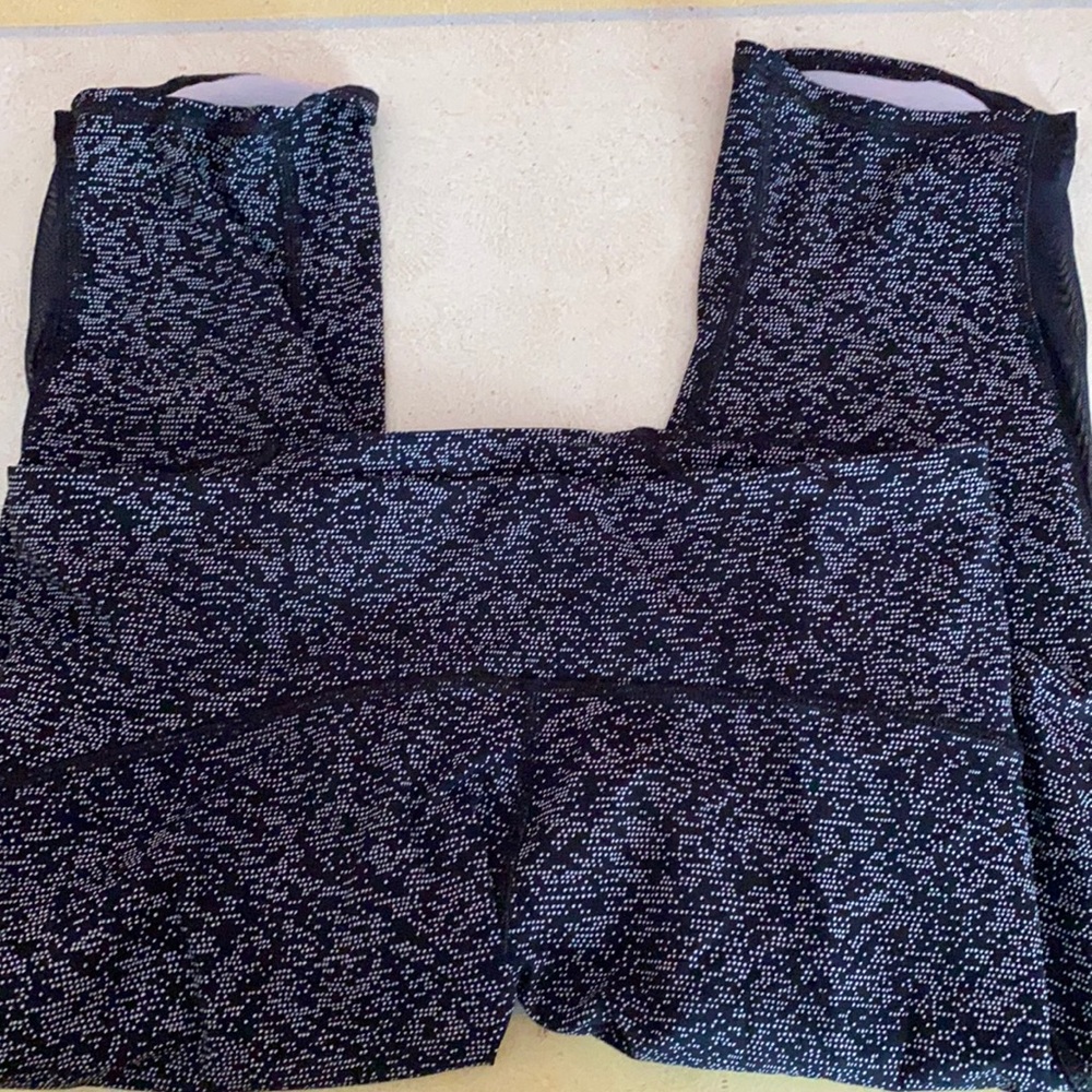 Lululemon size 10 cropped patterned